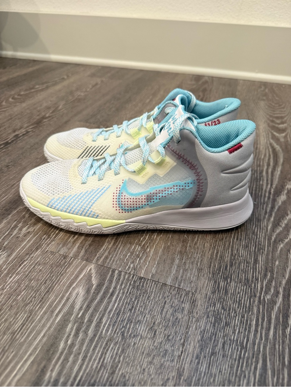 Nike Kyrie Fly High-Top basketball shoes